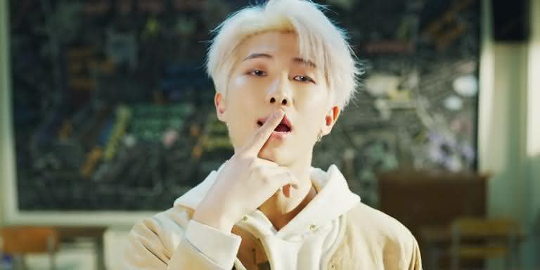 RM no anúncio do 'Map of the Soul: Persona', do BTS. - Reprodução/YouTube