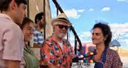Almodóvar nos bastidores de 'Dor e Glória'. - Divulgação