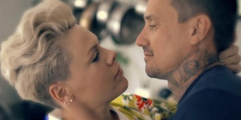 P!nk e Hart em '90 Days' - Divulgação Youtube