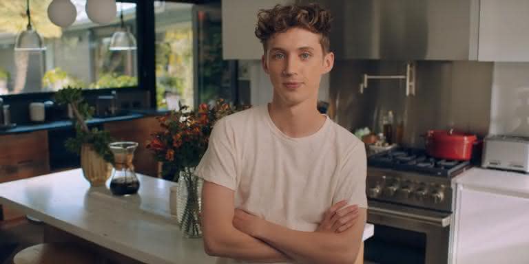 Troye Sivan participou do quadro '73 Questions', da 'Vogue' americana - Reprodução/YouTube