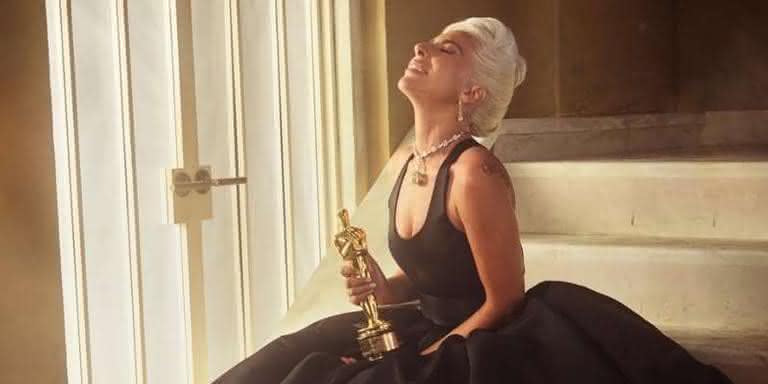 Lady Gaga segura o seu Oscar de Canção Original por 'Shallow' - Reprodução/Instagram