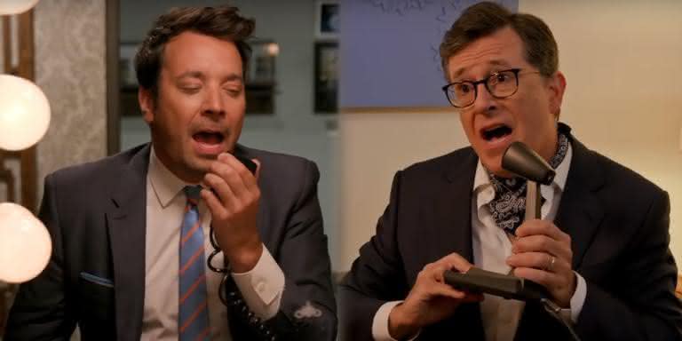 Jimmy Fallon e Stephen Colbert recriam cena de 'Stranger Things' - Reprodução/YouTube