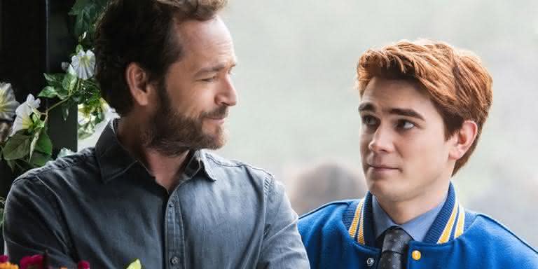 Luke Perry e KJ Apa em 'Riverdale' - Divulgação/The CW