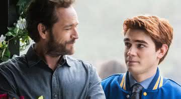 Luke Perry e KJ Apa em 'Riverdale' - Divulgação/The CW