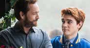 Luke Perry e KJ Apa em 'Riverdale' - Divulgação/The CW