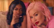 Iggy e a rapper Kash Doll no clipe de 'Fuck It Up' - Reprodução/YouTube 