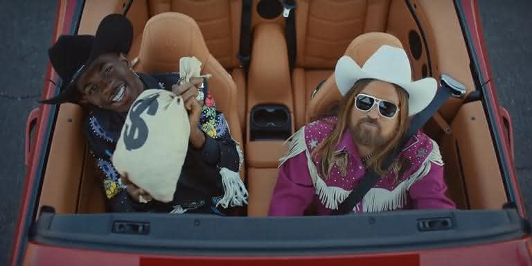 Lil Nas X e Billy Ray Cyrus em 'Old Town Road' - Reprodução/YouTube