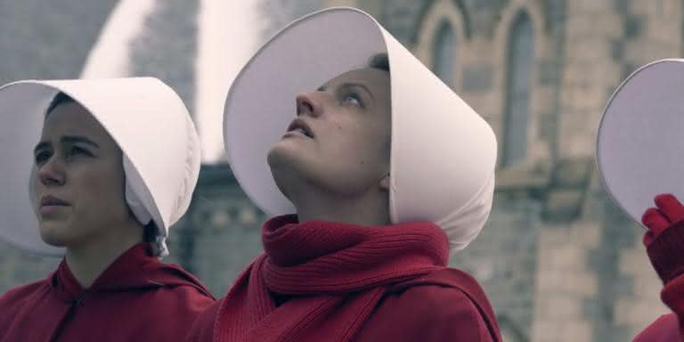 Elisabeth Moss em cena da série 'The Handmaid's Tale' - Divulgação/Hulu