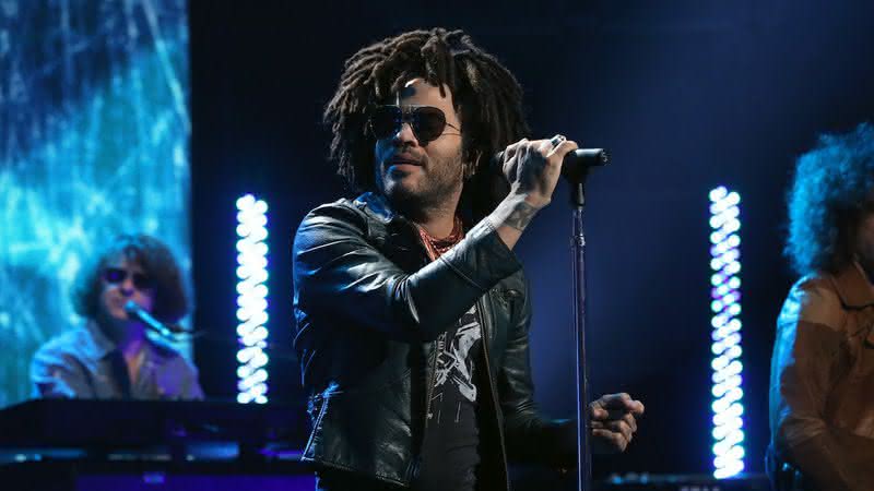 Lenny Kravitz em apresentação no programa da Ellen DeGeneres - YouTube