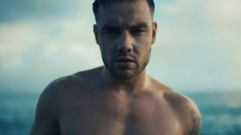 Liam Payne sem camisa no clipe de Live Forever - YouTube