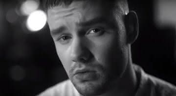 Liam Payne no clipe preto e branco de All I Want (For Christmas) - YouTube