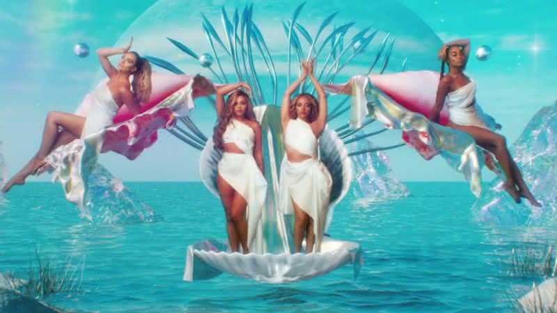 Little Mix no clipe de Holiday - Reprodução/YouTube