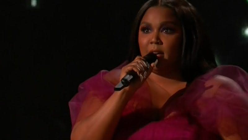 Lizzo no palco do American Music Awards - ABC