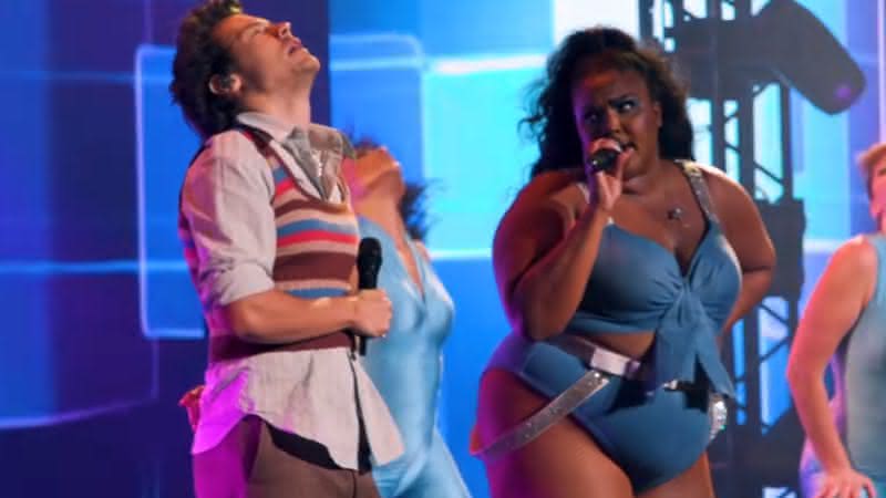 Harry Styles e Lizzo na apresentação de Juice - Youtube