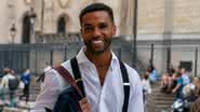 Lucien Laviscount interpreta Alfie em "Emily em Paris" - Divulgação/Netflix