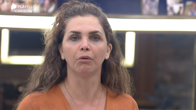 Luiza Ambiel chora em "A Fazenda" - Transmissão/Record TV