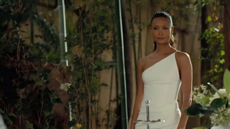 Cena da terceira temporada de Westworld - YouTube