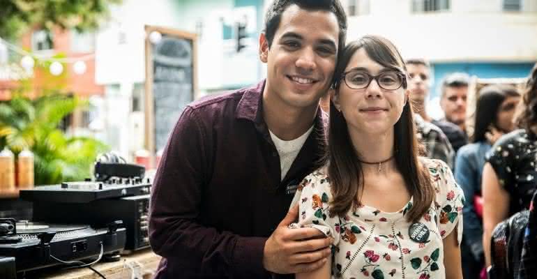 Guto ficará com ciúmes de Benê após a menina convidar Juca para trabalhar com ela em uma música - Globo/João Miguel Júnior