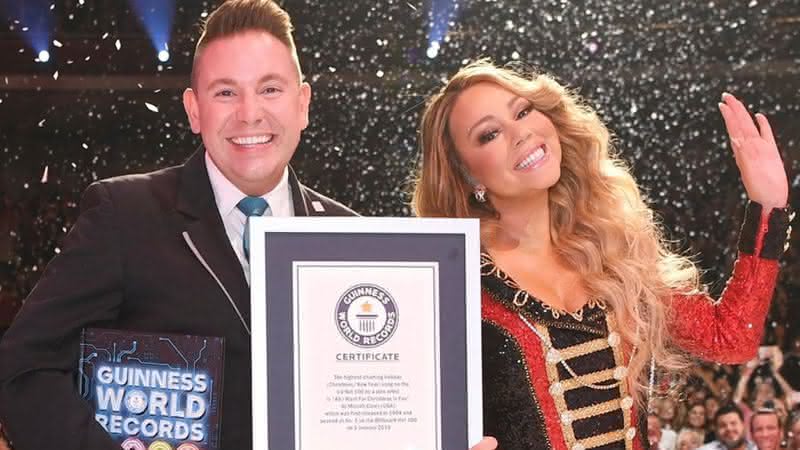 Mariah Carey recebe homenagem do Livro dos Recordes em um show no dia 25 de novembro - Instagram