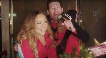 Mariah Carey ao lado do apresentador Billy Eichner e de uma fã nas ruas de Nova Iorque - YouTube