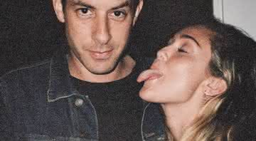 Miley Cyrus e Mark Ronson durante a criação do hit ''Nothing Breaks Like a Heart'' - Foto/Instagram