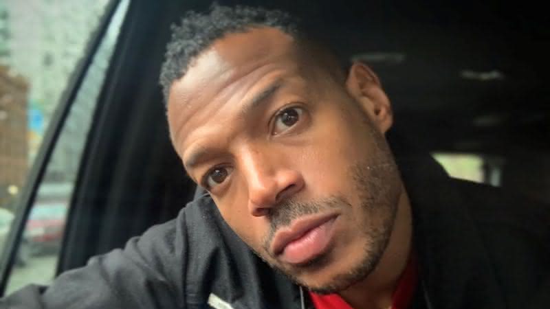 Marlon Wayans interpreta o agente Marcus no filme As Branquelas (Reprodução/Instagram)