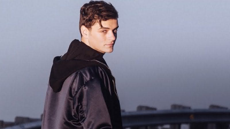 Martin Garrix no clipe de There For You - YouTube