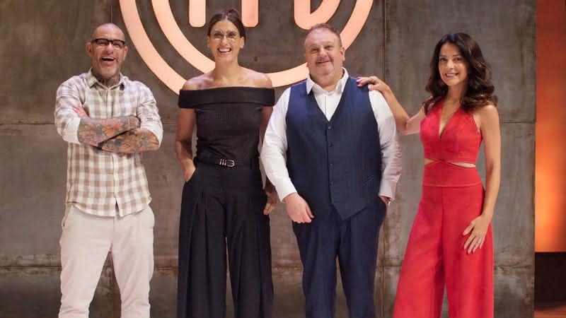 Henrique Fogaça, Paola Carosella, Erick Jacquin e Ana Paula Padrão no estúdio do MasterChef - Divulgação/Band