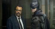 Jim Gordon e o Batman são vividos por Jeffrey Wright e Robert Pattinson - Divulgação/Warner Bros.