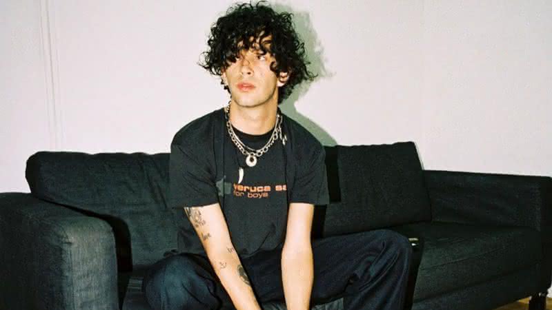 O vocalista Matty Healy do The 1975 (Reprodução/Instagram)