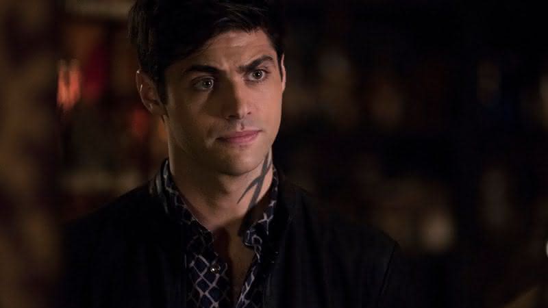 Ator interpretou Alec Lightwood na série "Shadowhunters" - (Divulgação/Netflix)