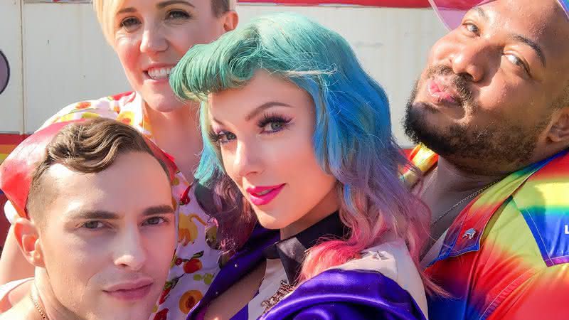 Taylor Swift e amigos durante a gravação do clipe ''You Need To Calm Down'' - Foto/Instagram