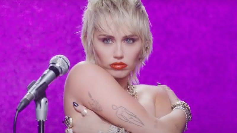 Miley Cyrus em Midnight Sky - Youtube