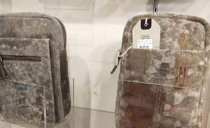 Mochilas de couro mofadas em loja na Malásia - Reprodução