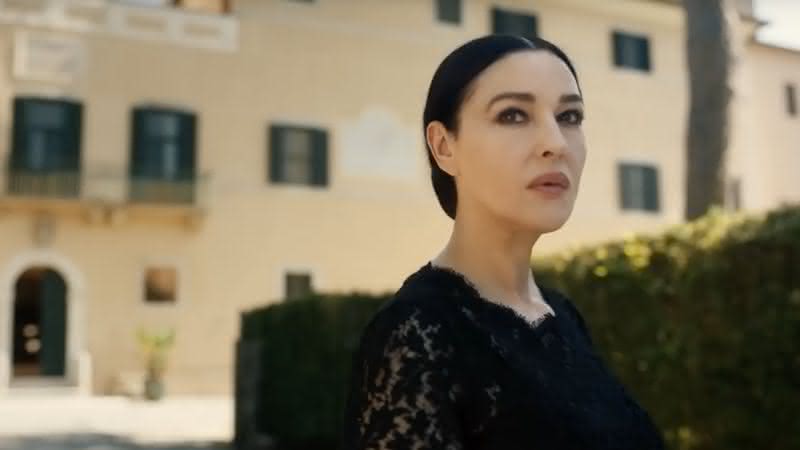 Monica Bellucci, de "Mafia Mamma: De Repente Criminosa", estará em "Beetlejuice 2", sequência de "Os Fantasmas Se Divertem" - Reprodução/Paris Filmes