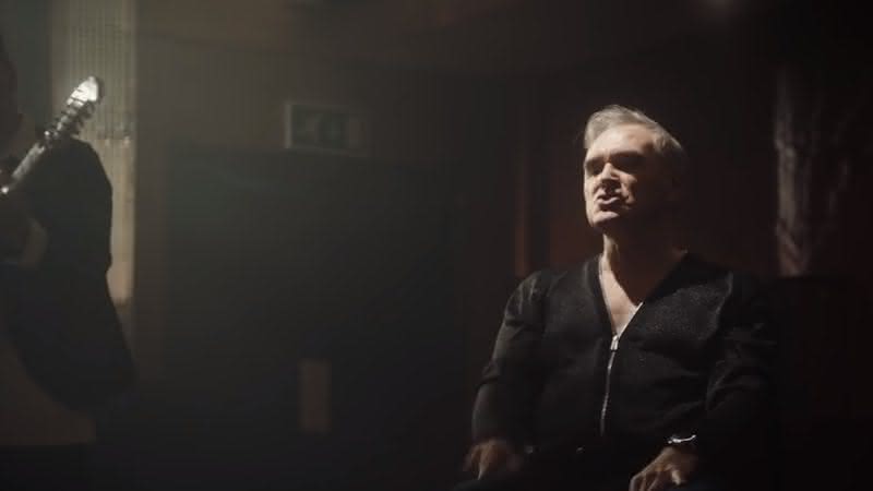 Morrissey no clipe de Spent the Day in Bed - Reprodução/YouTube