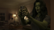 Tatiana Maslany como Jennifer Walters em "Mulher-Hulk: Defensora de Heróis" - Reprodução/Marvel Studios