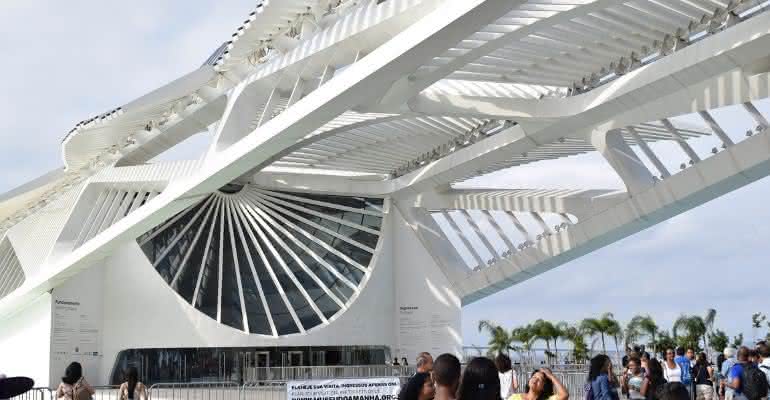 Helicóptero caiu próximo ao Museu do Amanhã, no Rio de Janeiro, na tarde desta segunda-feira (6) - Paulared/Pixabay