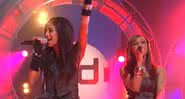 Nicole Scherzinger e  Melody Thornton em apresentação com o Pussycat Dolls - YouTube