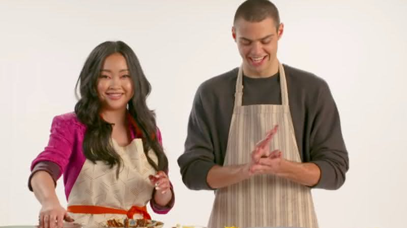 Lana Condor e Noah Centineo em vídeo da Netflix Brasil - YouTube