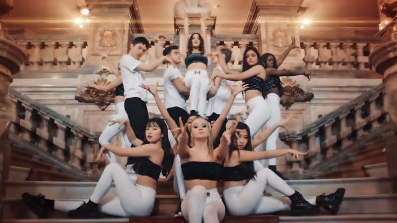 Now United no clipe da música Na Na Na - YouTube