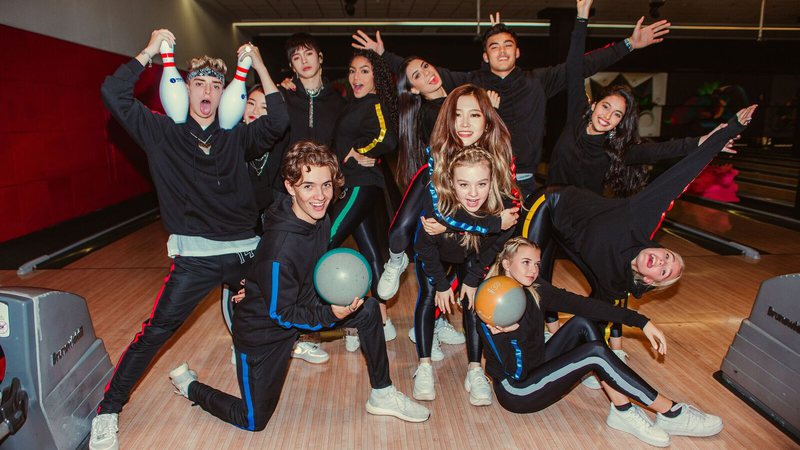 Novo clipe do Now United terá ajuda dos fãs! - Febre Na Mira/Mateus Aguiar | Boliche Villa Bowling