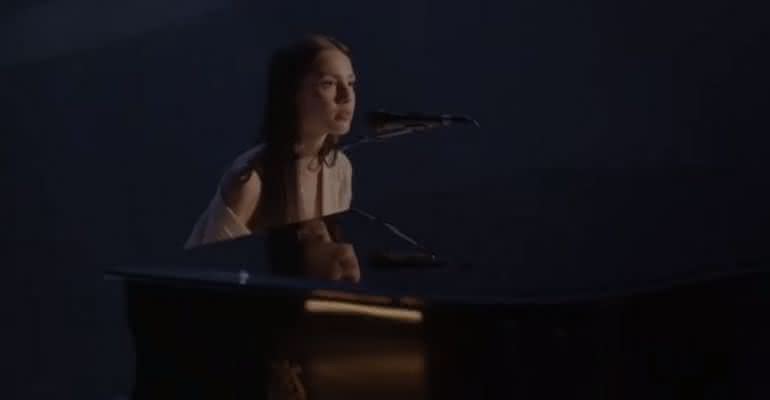 Olivia Rodrigo apresenta "drivers license" no "The Tonight Show Starring Jimmy Fallon" - Reprodução/YouTube