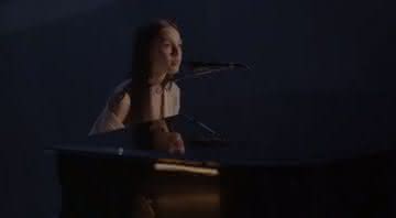 Olivia Rodrigo apresenta "drivers license" no "The Tonight Show Starring Jimmy Fallon" - Reprodução/YouTube