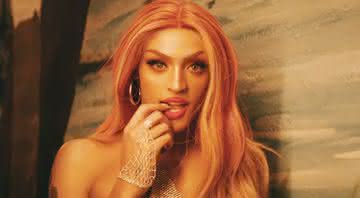 Pabllo Vittar no clipe de Amor de Que - YouTube