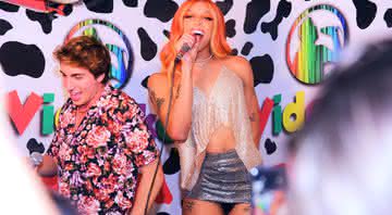 Pabllo Vittar invade karaokês e faz a alegria dos fãs na capital paulista - Ernna Cost