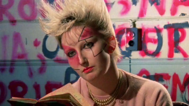 Pamela Rooke em "Jubilee", filme que traz um retrato da cena punk londrina - Divulgação/Megalivision