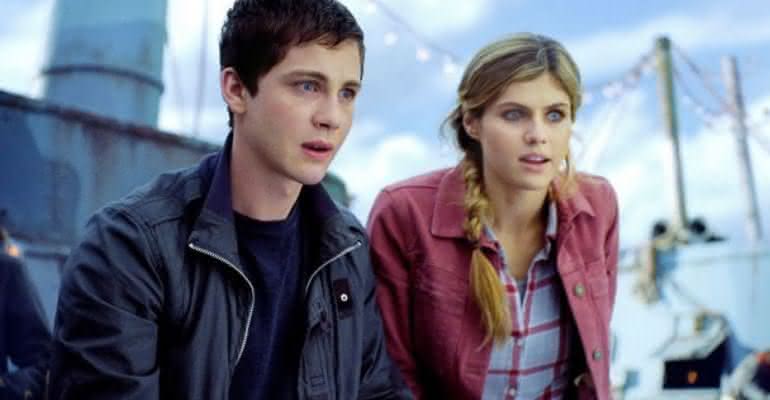 Logan Lerman e Alexandra Daddario em cena de "Percy Jackson e o Mar de Monstros" - Reprodução/FOX