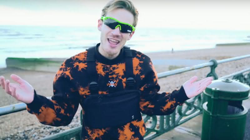 PewDiePie no videoclipe de Congratulations - YouTube