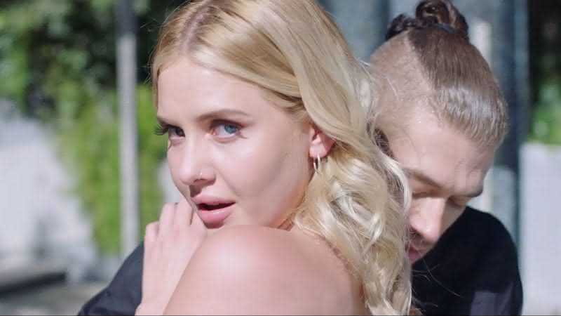 "Pleasure" é estrelado pela estreante Sofia Kappel - Divulgação/A24/MUBI